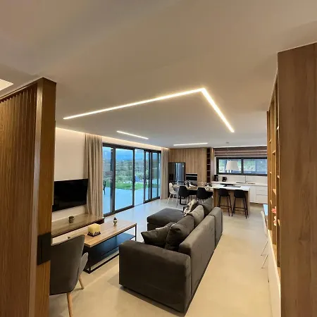 Villa Luxury 107 *
